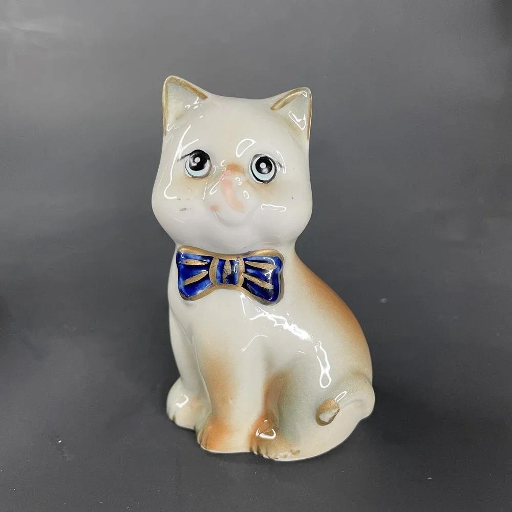 Vintage Sitting‎ Cat Figurine Wearing Bow White and Brown 3 1/4